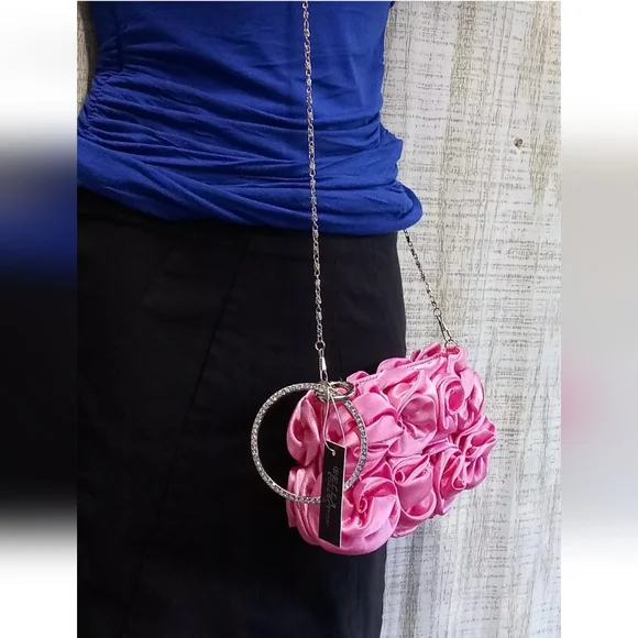 NWT Bella Collection Pink Roses Crossbody Clutch Chain Strap Small - Picture 2 of 10